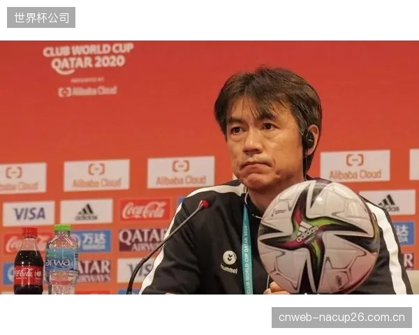 洪明甫的进攻体系极具纪律性,要求边锋无球时必须拉开空间。 洪明甫的进攻体系极具纪律性,要求边锋无球时必须拉开空间。